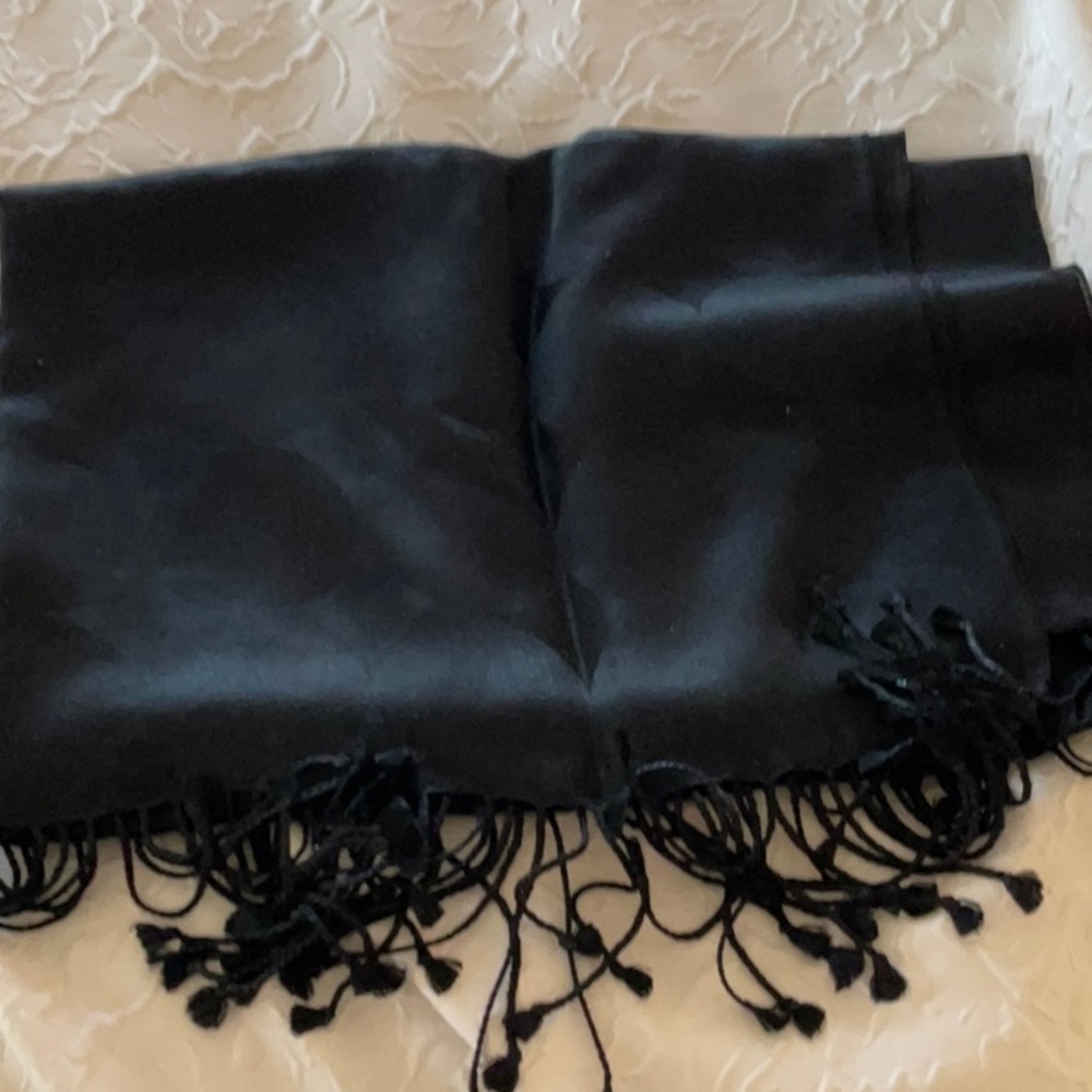 NWT BANANA REPUBLIC BLACK circle pattern SILK SCARF